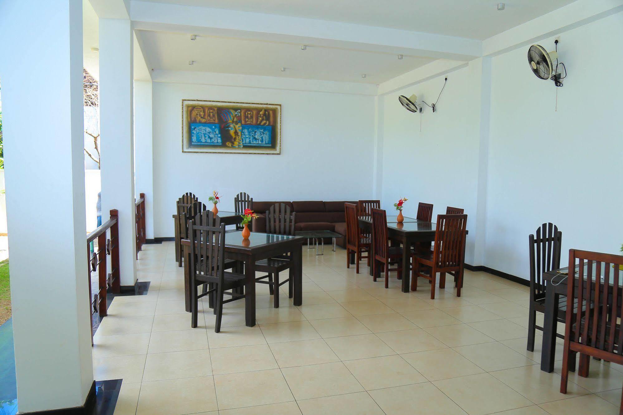 Aurora Hotel Hikkaduwa Exterior photo